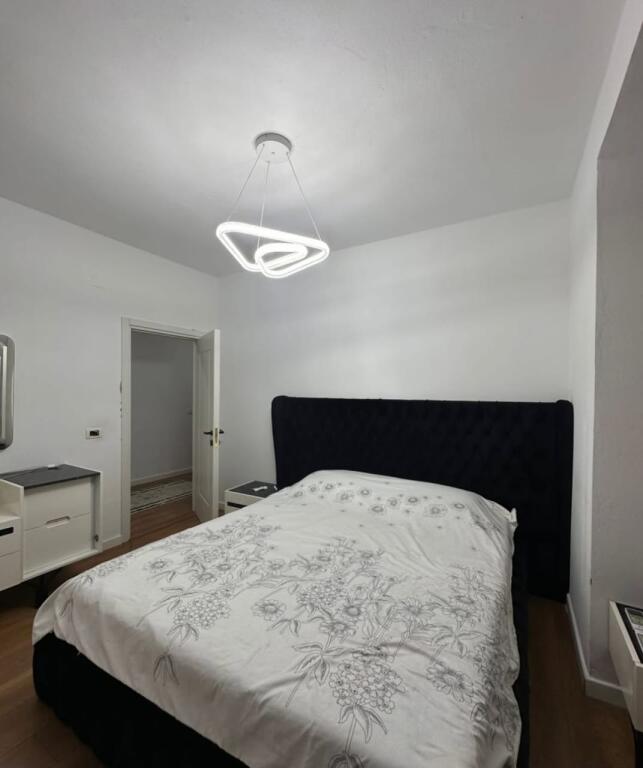 SHITET APARTAMENT 2+1- PORCELAN, Pranë Universitetit Europian