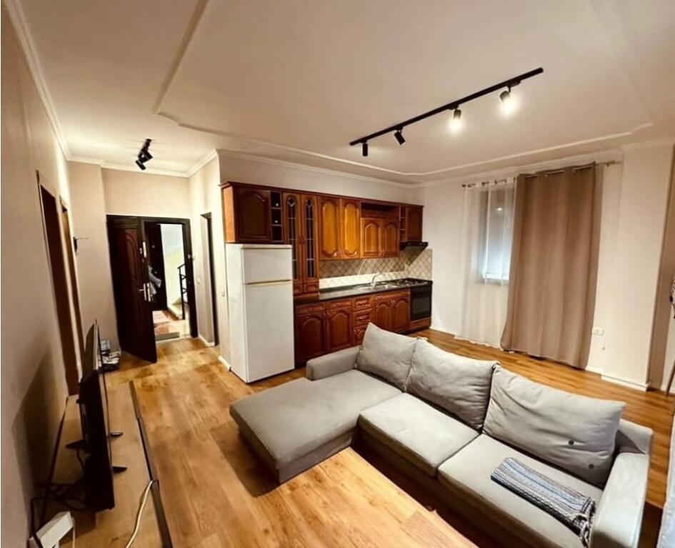 Appartamento 2+1 in Vendita ○ Via Rreli, vicino al Giardino Botanico