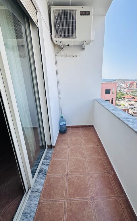 Jepet Me Qera Apartament 2+1+1 Ballkon