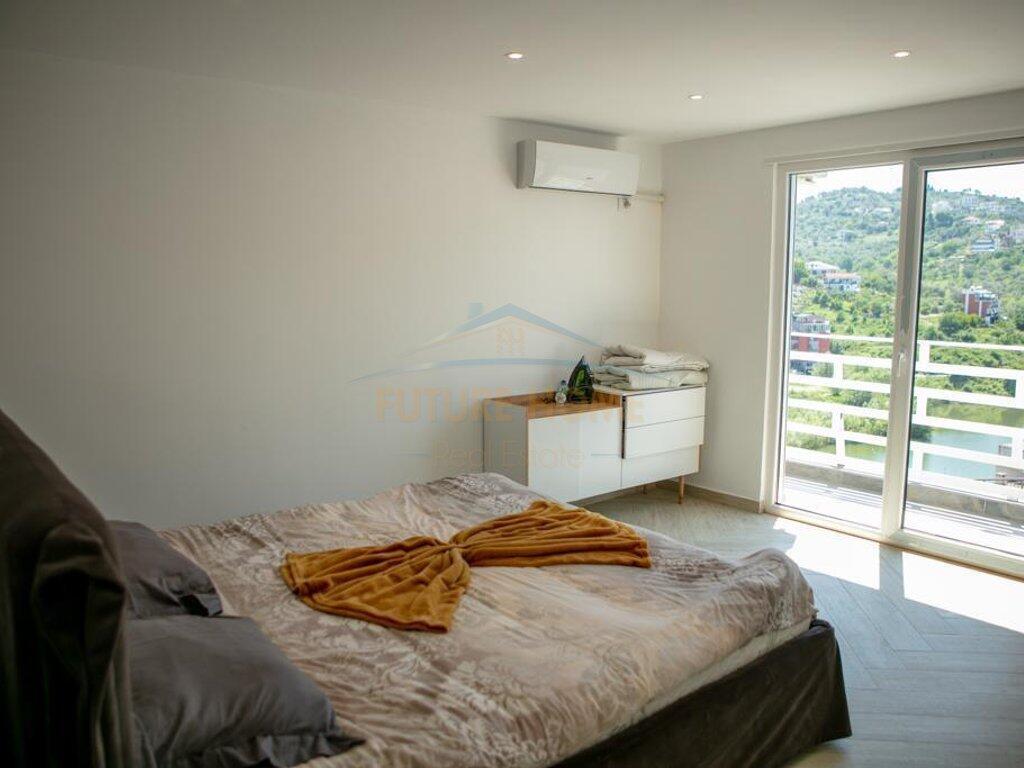 Shitet penthouse 3+1+2 Liqeni i Thate