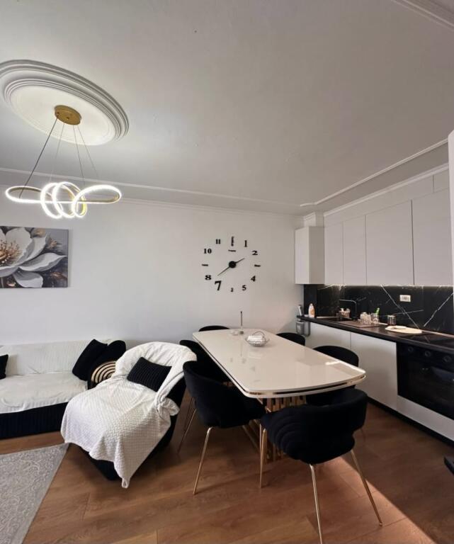 SHITET APARTAMENT 2+1- PORCELAN, Pranë Universitetit Europian