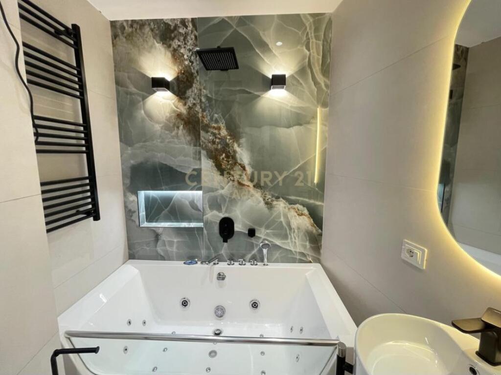 🌟 Appartamento di lusso in affitto a Lake View Residence, Tirana