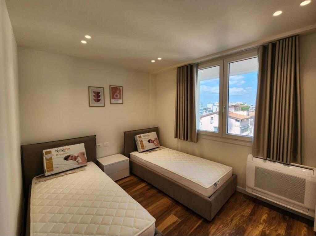 🌟 Appartamento duplex moderno in affitto nel centro di Tirana, vicino a Piazza Skanderbeg
