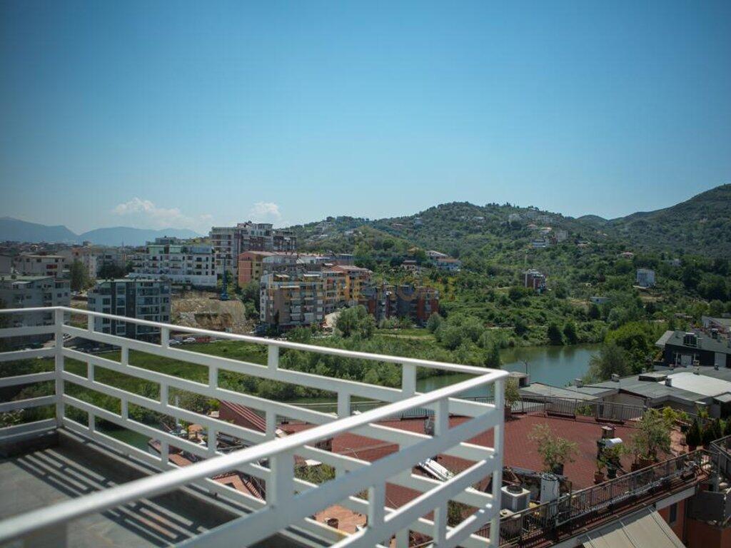 Shitet penthouse 3+1+2 Liqeni i Thate