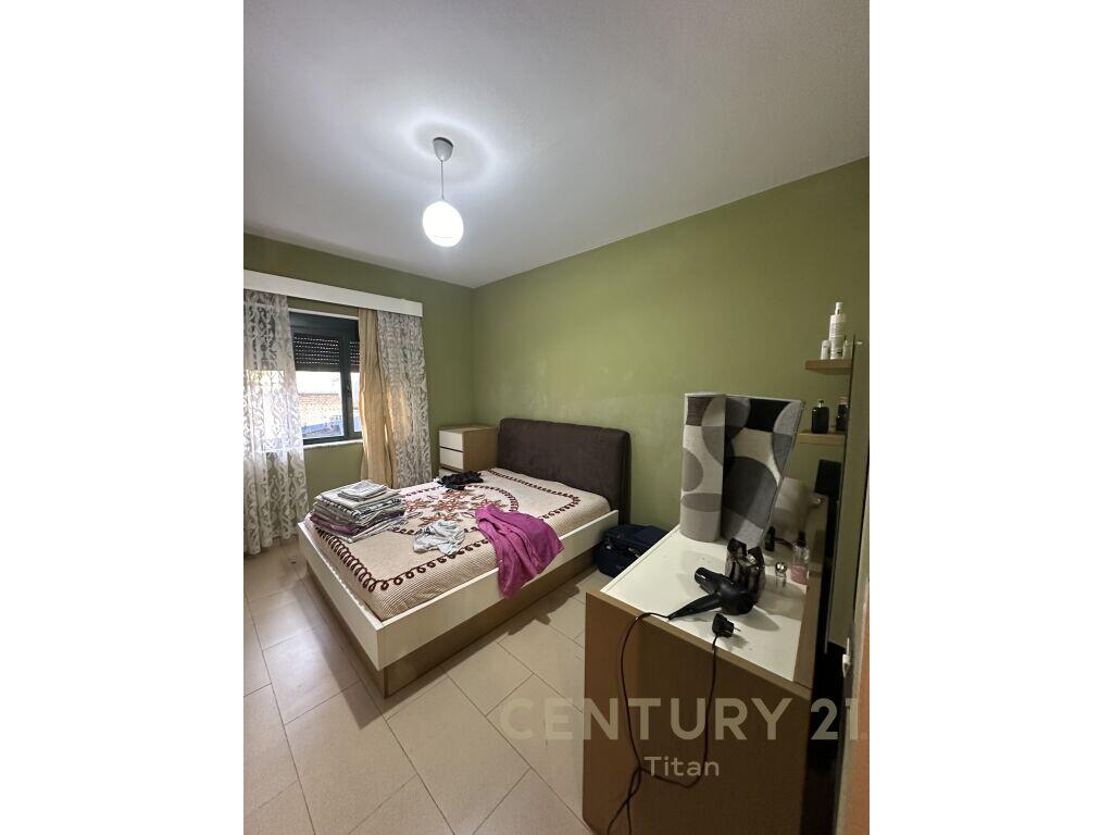 EPET APARTAMENT 3+1+2 ME QIRA TEK OXHAKU!
