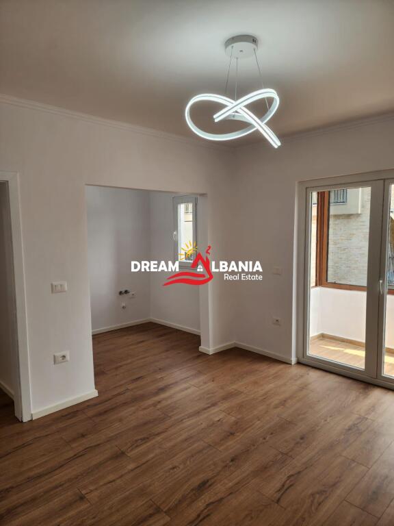 Appartamento 1+1 in vendita a Porcelan, vicino alla Moschea Xhura (ID 4119438)