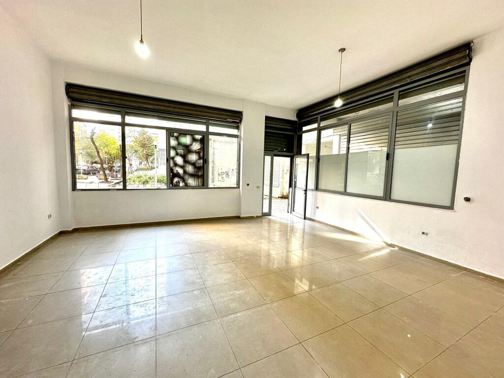 IN YZBERISHT 52 SQUARE METERS 2 SHOPS WITH MORTGAGE 86900 EU