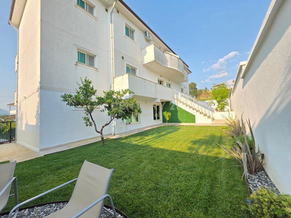 Individual villas for rent  4 parking spaces Sauk