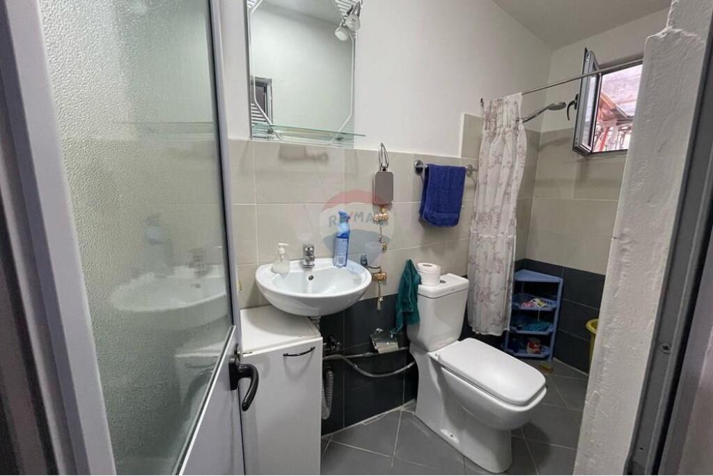 Private house for rent behind the American Embassy! !