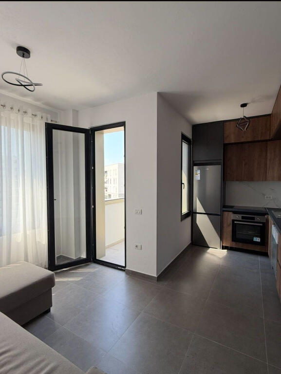 Tek 21 Dhjetori, Kompleksi Kontakt\Magnet, jepet me qera apartament 1+1