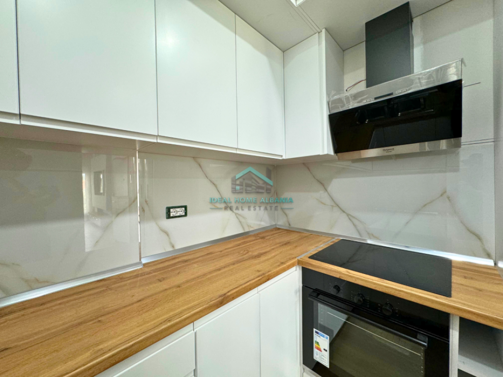 Uje i Ftohte,Vlore-Shitet apartament 2+1 (ME PAMJE NGA DETI)