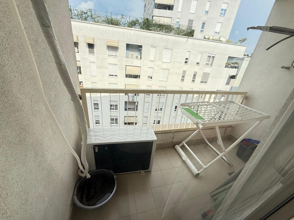 📢 For Rent – 1+1 Apartment 📍21 Dhjetori Complex Contact💶 Price: 550 €/month