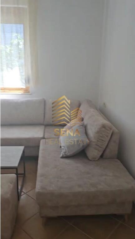 Qira, Hyrje Private 1+1, Zogu i Zi, 400 Euro