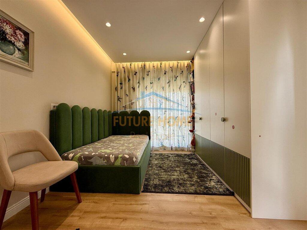 Shitet, Apartament 2+1+2+Post Parkimi, Xhamlliku,Tirane