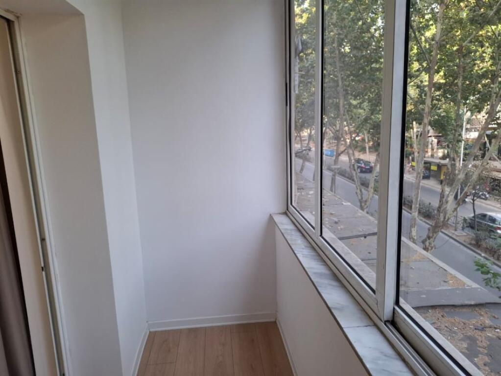 Jepet me qera apartament 1+1 me ballkon te ish- stacioni i trenit
