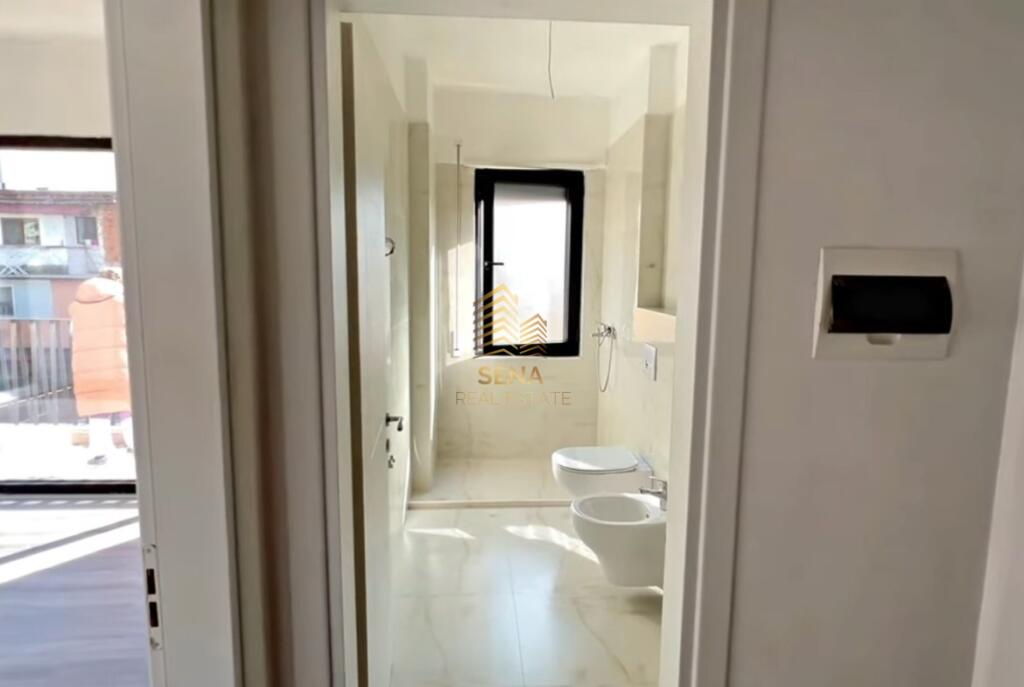In vendita, Appartamento 1+1+balcone, Via Qemal Stafa, 172.000 Euro