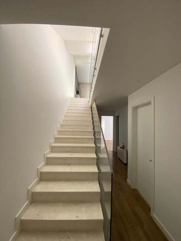📣 Villa Individuale in Vendita 🏡 📍 TEG, Tirana – zona elite e tranquilla💰 Prezzo:1,300,000 Euro