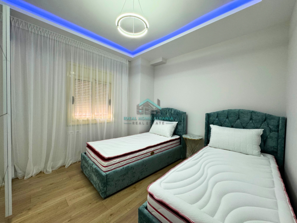 Uje i Ftohte,Vlore-Shitet apartament 2+1 (ME PAMJE NGA DETI)