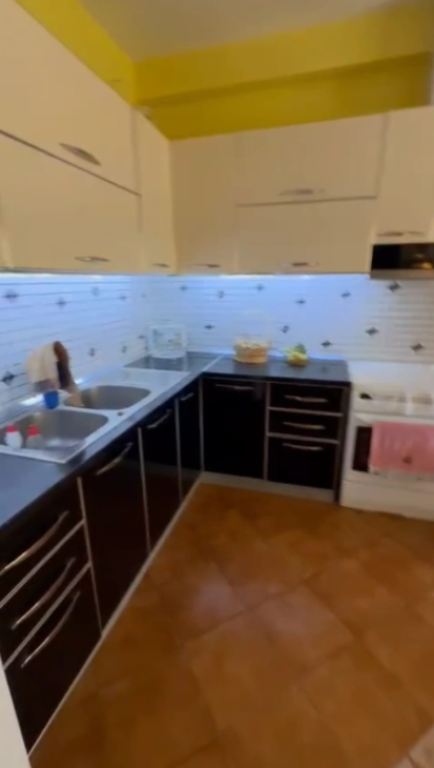 Affittasi appartamento 1+1 ad Astir vicino all'Arc Hotel arredato 430 EUR al mese