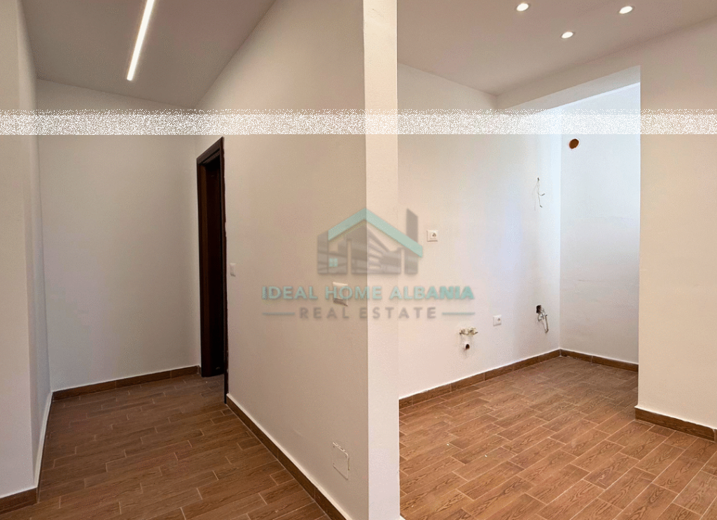 Lungomare,Vlore- Shitet apartament 2+1 (CMIM EKSKLUZIV)
