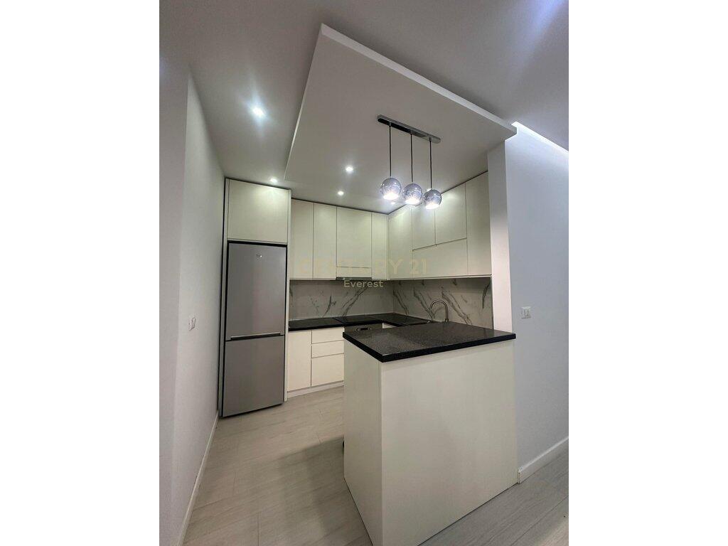 Jepet me qira apartament 2+1+2 në Astir !
