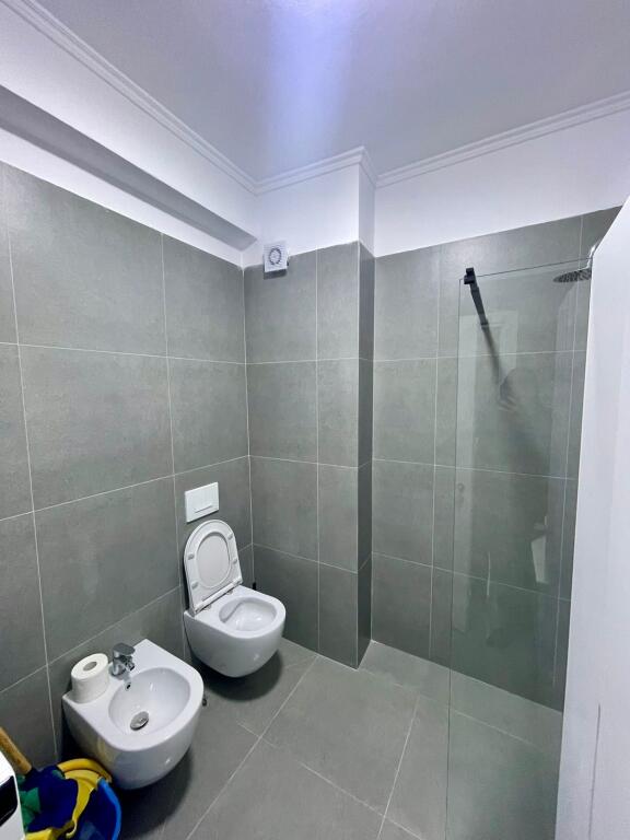 Jepet me qira 2+1+2 ASTIR TE URBAN GATE 60.000 leke