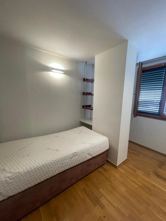 Rent Liqeni / Eduard Mano / 2+1+2+Parking