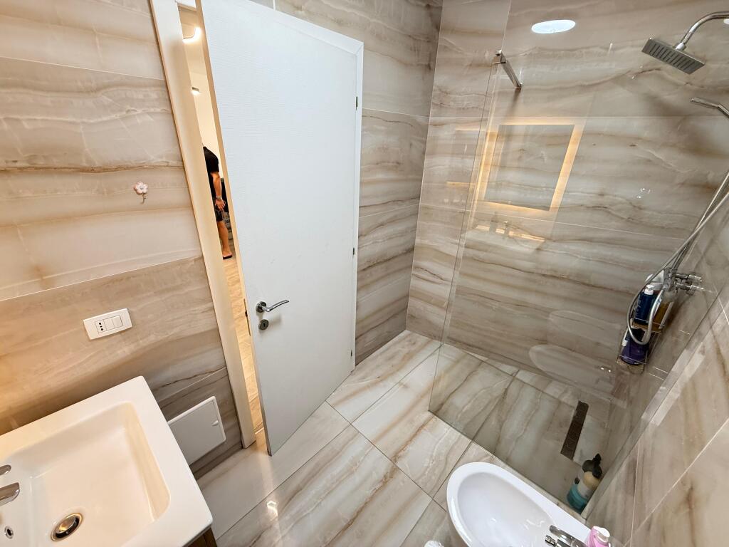 📢 For Rent – 1+1 Apartment 📍21 Dhjetori Complex Contact💶 Price: 550 €/month