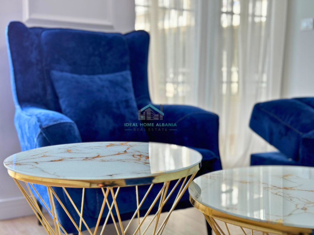 Uje i Ftohte,Vlore-Shitet apartament 2+1 (ME PAMJE NGA DETI)