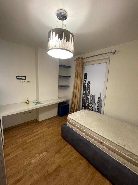 Rent Liqeni / Eduard Mano / 2+1+2+Parking