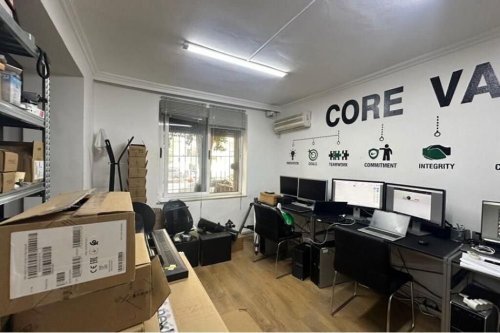 OFFICE SPACE FOR RENT NEAR MYSLYM SHYRI 450 €