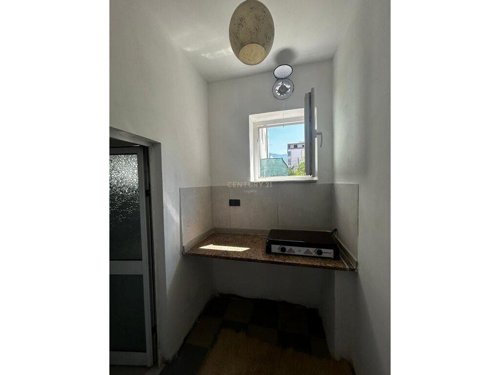 Casa in Affitto – Dietro la Facoltà di Medicina, Tirana.