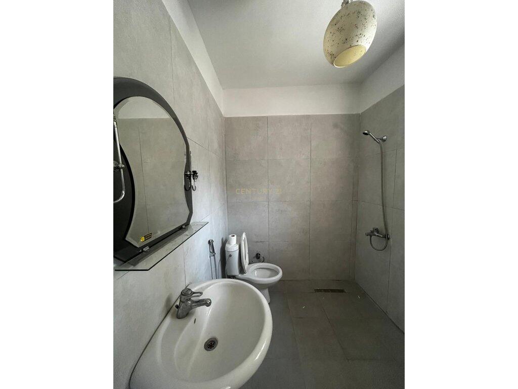 Shtëpi me Qira – Mbrapa Fakultetit të Mjekësisë,Tiranë.