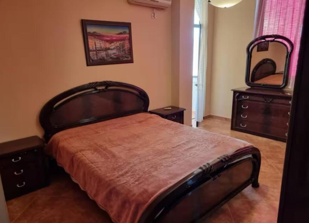 Jepet me qira 2+1+2 TE BULEVARDI ZOGU I PARE PERBALLE SHKENCAVE TE NATYRES