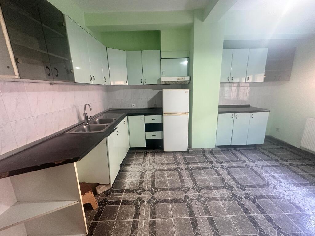Ambient për zyra me qira – pranë Spitalit Gjerman