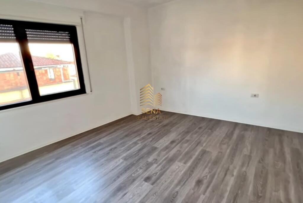 In vendita, Appartamento 1+1+balcone, Via Qemal Stafa, 172.000 Euro
