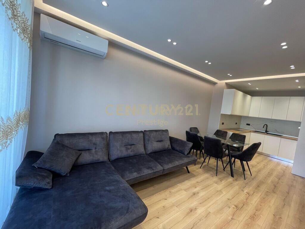 Apartament 1+1 me qira – pranë nënkalimit, Komuna e Parisit, Tiranë