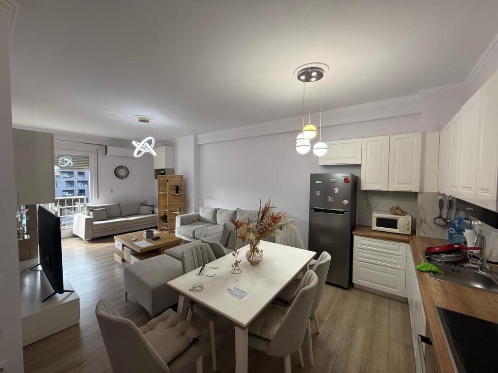 Super appartamento 1+1- In affitto- Lago di Tirana- Vista lago