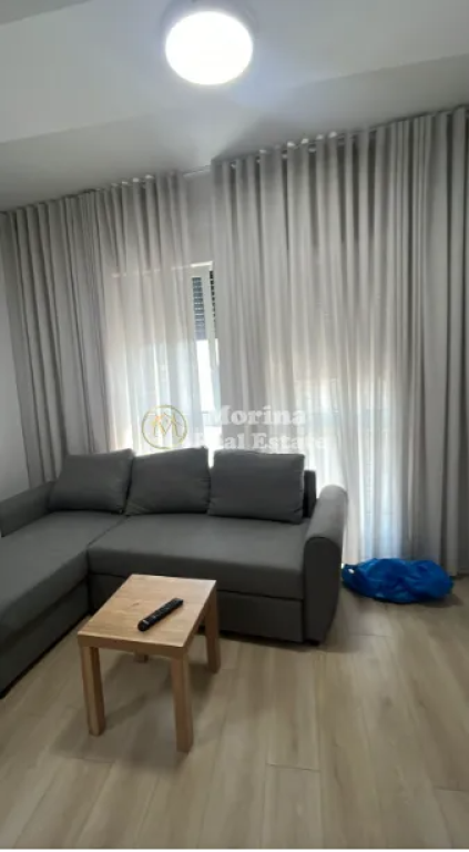 era Appartamento 2+1, presso il Complesso Magnet vicino a 21 Dhjetori, 500 Euro/mese