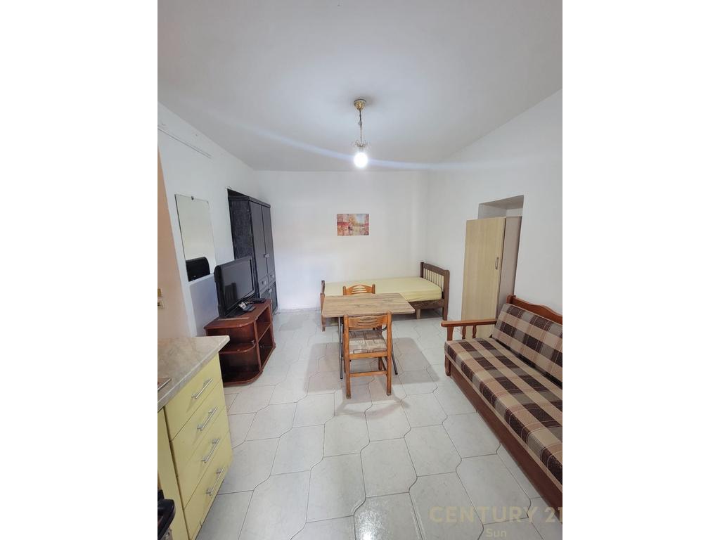 Studio apartment for rent in Xhamllik!