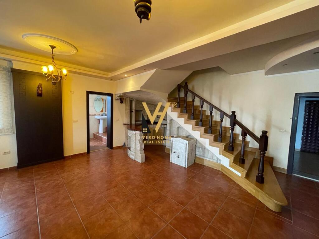 JEPET DUPLEX-ZYRE 300 M2 ME QERA TE KOMUNA E PARISIT 2.500 EURO