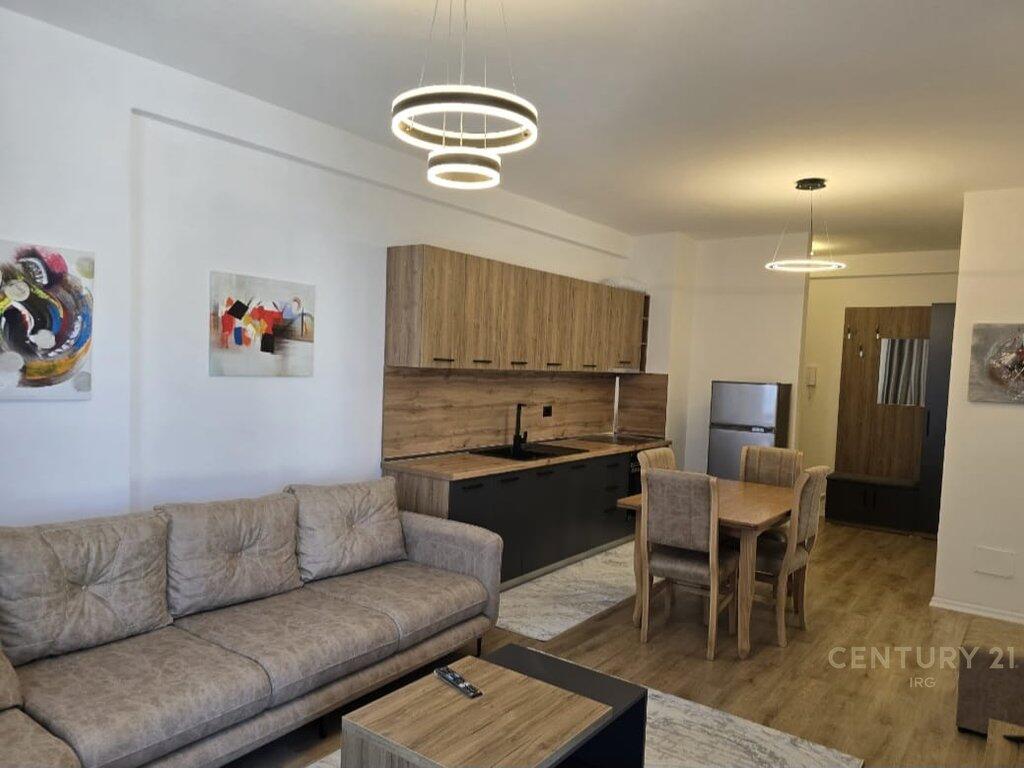 JEPET ME QIRA APARTAMENT 2+1+ POST PARKIMI TEK "UNIVERS CITY"