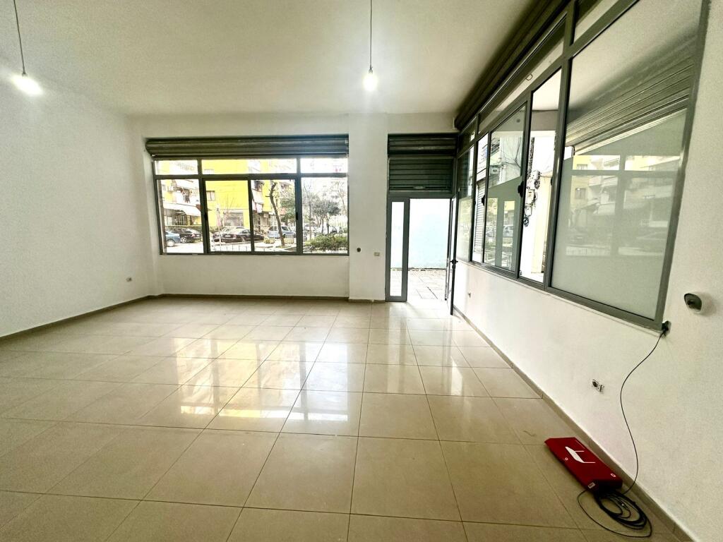 IN YZBERISHT 52 SQUARE METERS 2 SHOPS WITH MORTGAGE 86900 EU