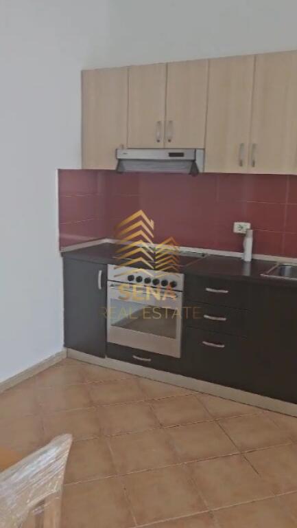 Qira, Hyrje Private 1+1, Zogu i Zi, 400 Euro