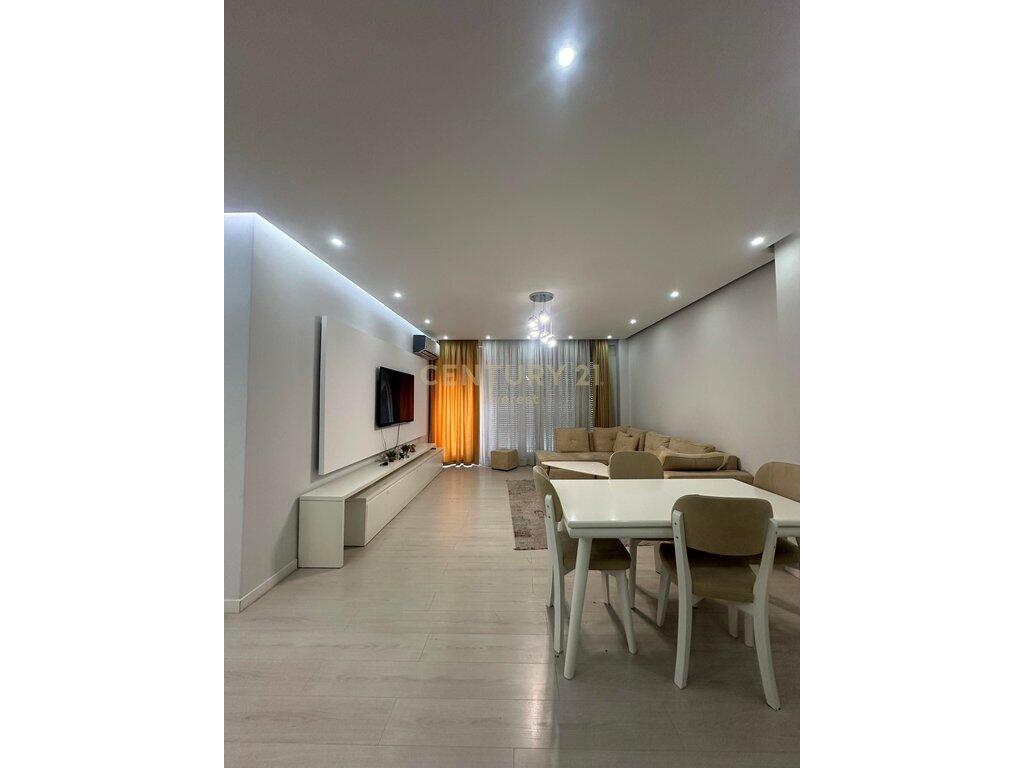 Jepet me qira apartament 2+1+2 në Astir !