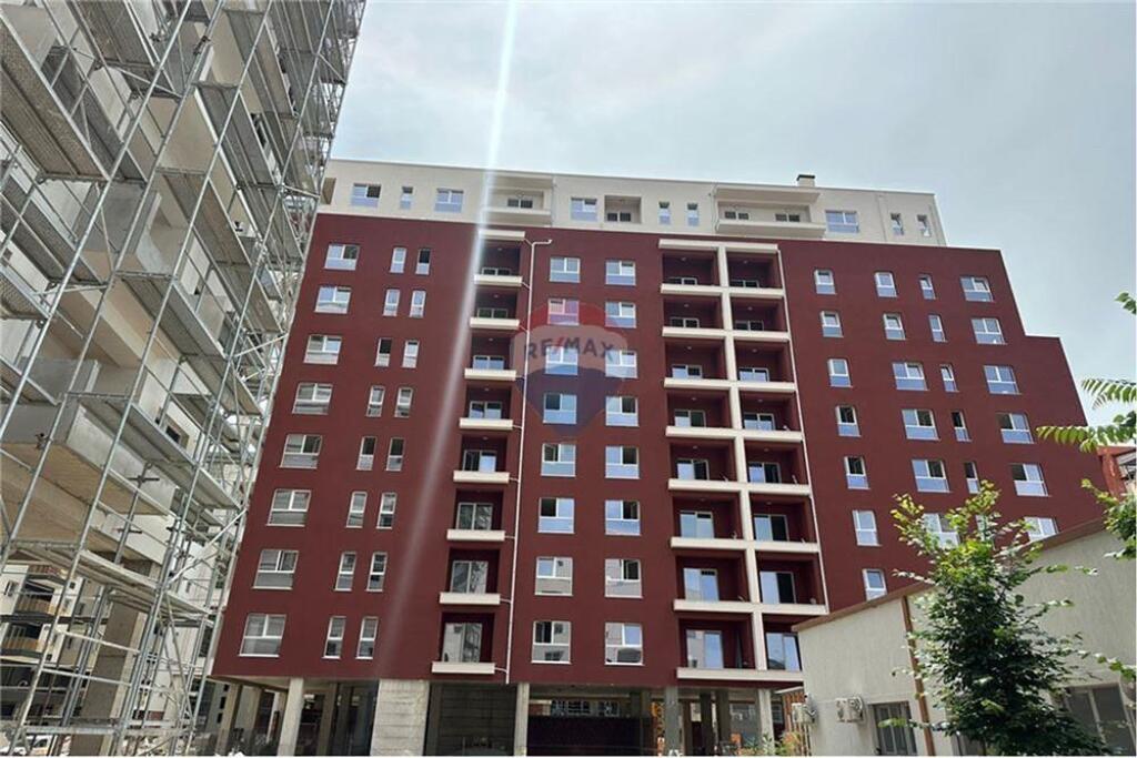 Shitet Apartament 1+1 Kompleksi Aura