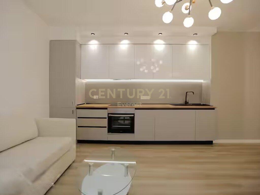 Jepet me Qira Apartament 2+1 te sheshi Wilson!