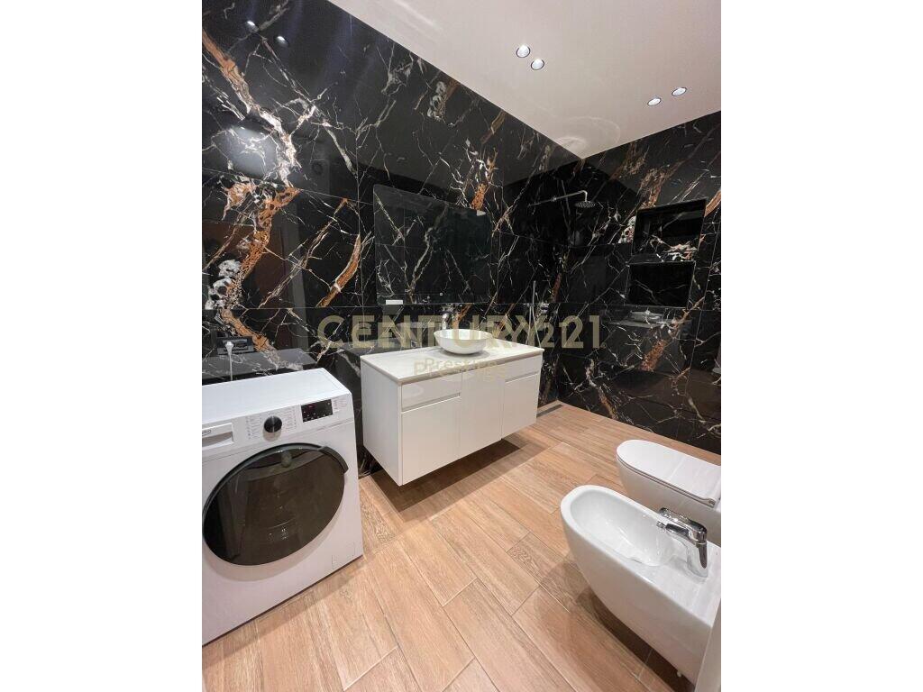 Apartament 1+1 me qira – pranë nënkalimit, Komuna e Parisit, Tiranë