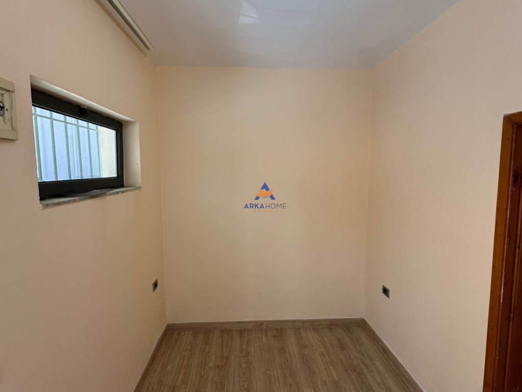 FOR RENT 1+1 APARTMENT FOR OFFICE OR BUSINESS PREMISES "21 DHJETORI" 400 EURO (WITH PARKING).