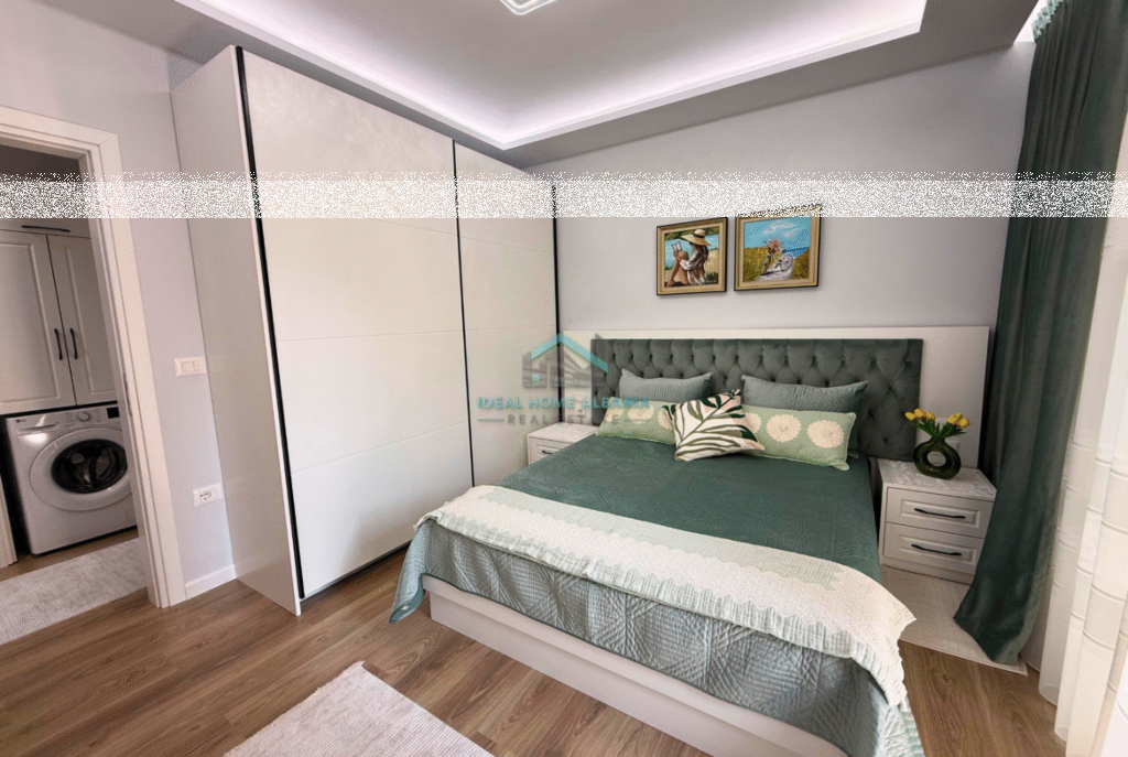 Lungomare,Vlore- Shitet apartament 1+1 (ME PAMJE NGA DETI)